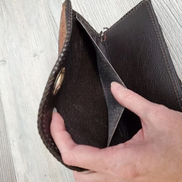 Vintage tooled leather turn lock wallet - Picture 5 of 10